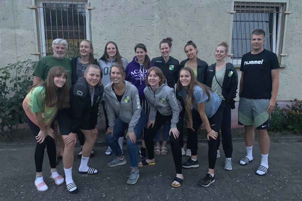 Zepernicker Volleyballerinnen starten neu durch und holen ersten Saisonsieg
